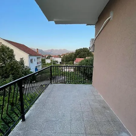 Entire Spacious Apartment With Free Parking Podgorica Exterior photo
