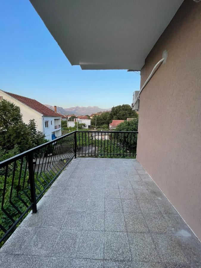 Entire Spacious With Free Parking Apartment *