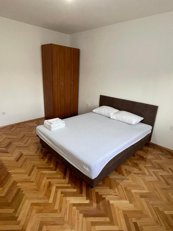 Entire Spacious With Free Parking Apartment