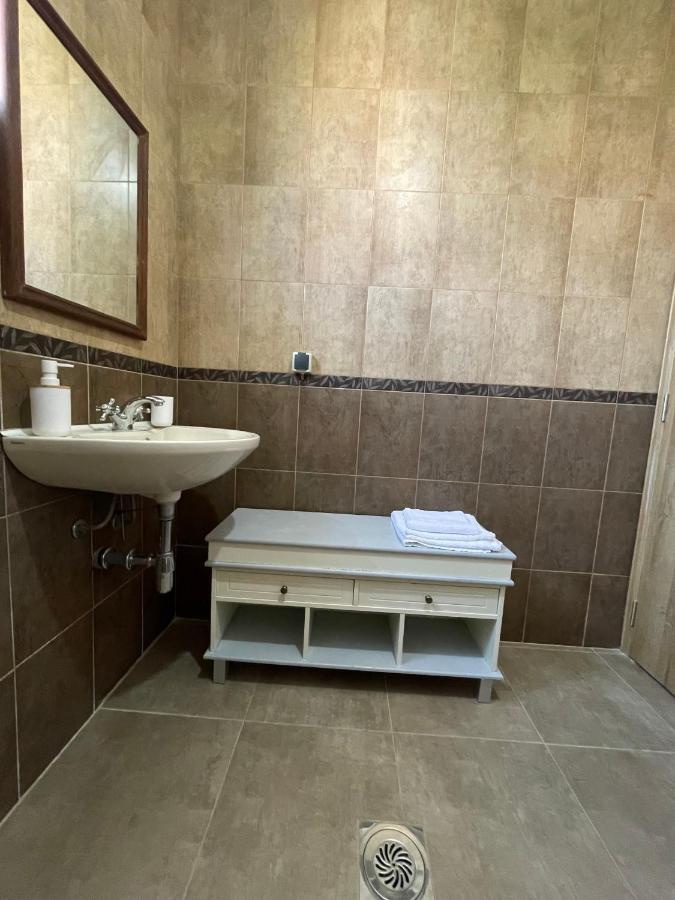 Apartment Entire Spacious With Free Parking *